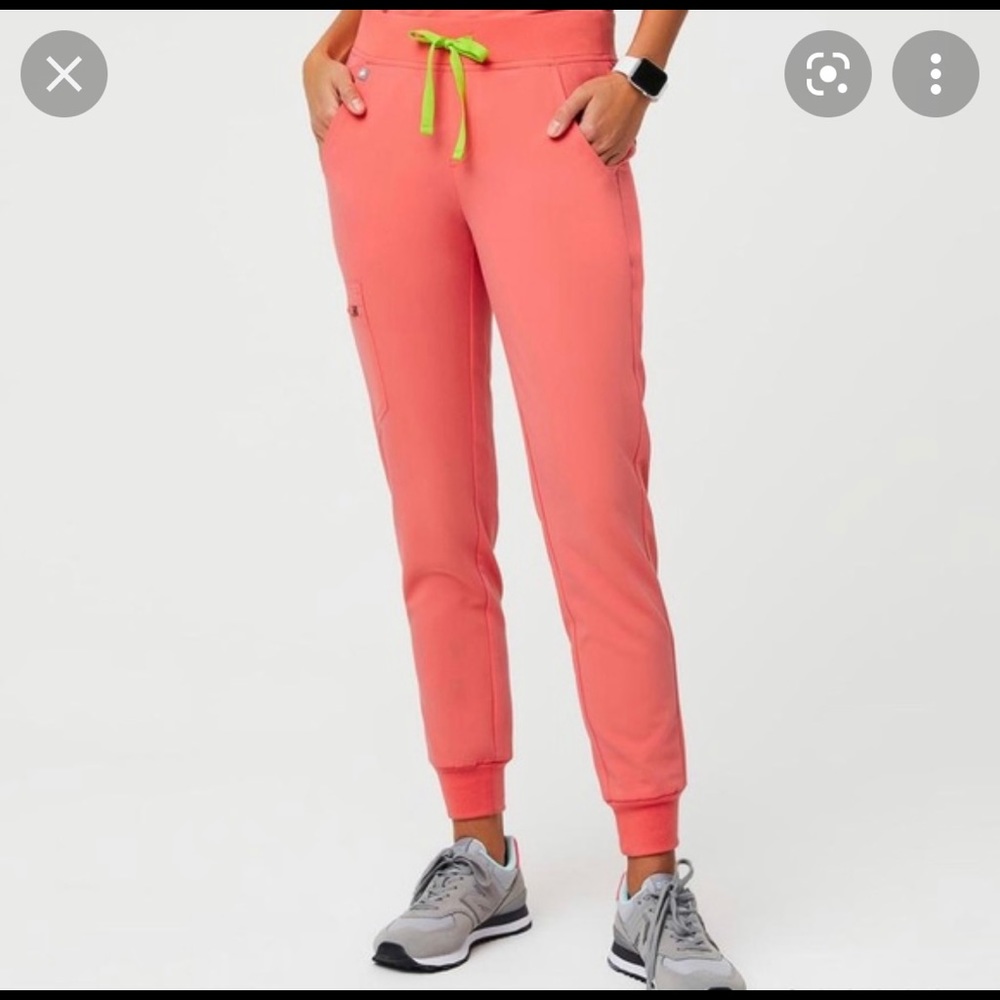 Figs joggers in hot coral size xs/petite